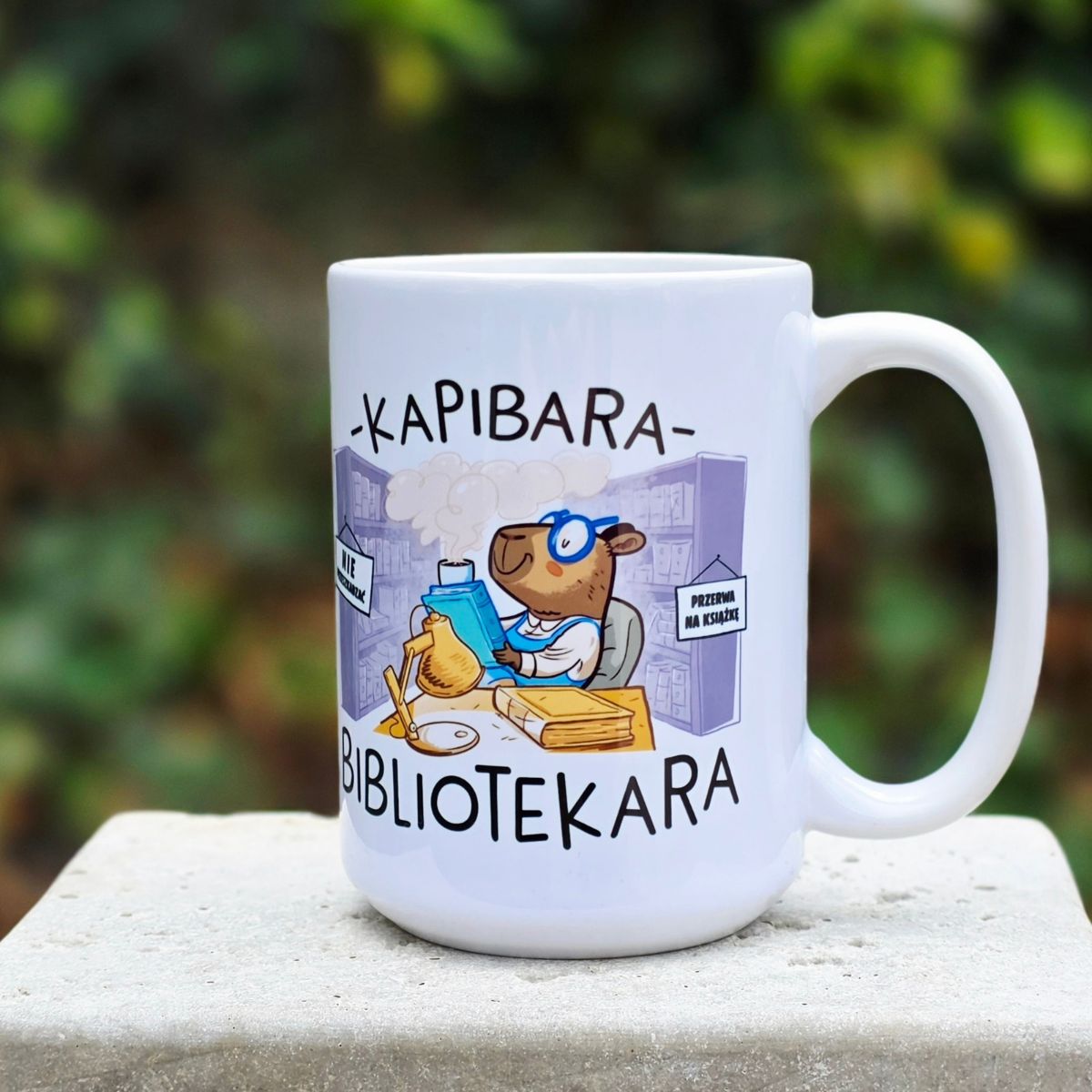 Kubek duży (440 ml) - Kapibara Bibliotekara - obrazek 2
